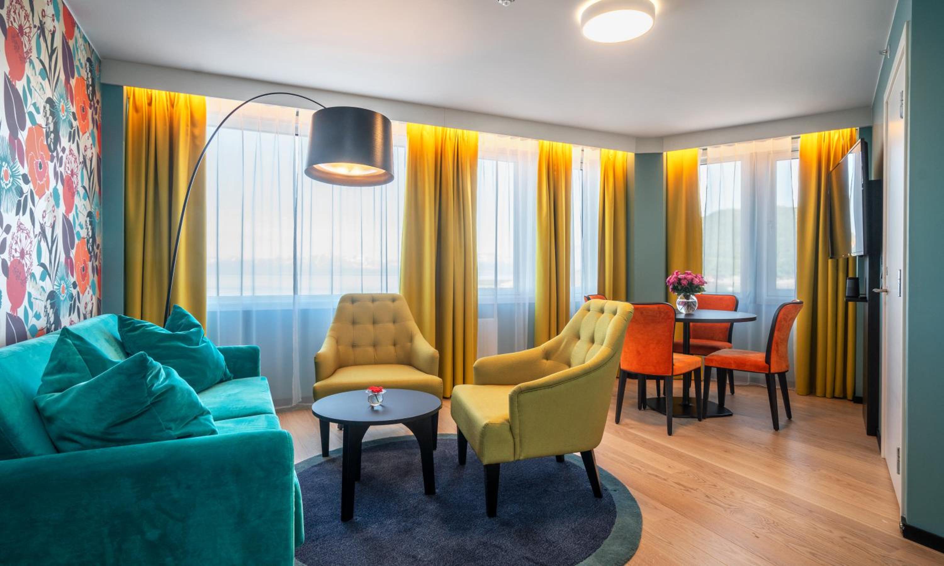 Suite - Photo 3