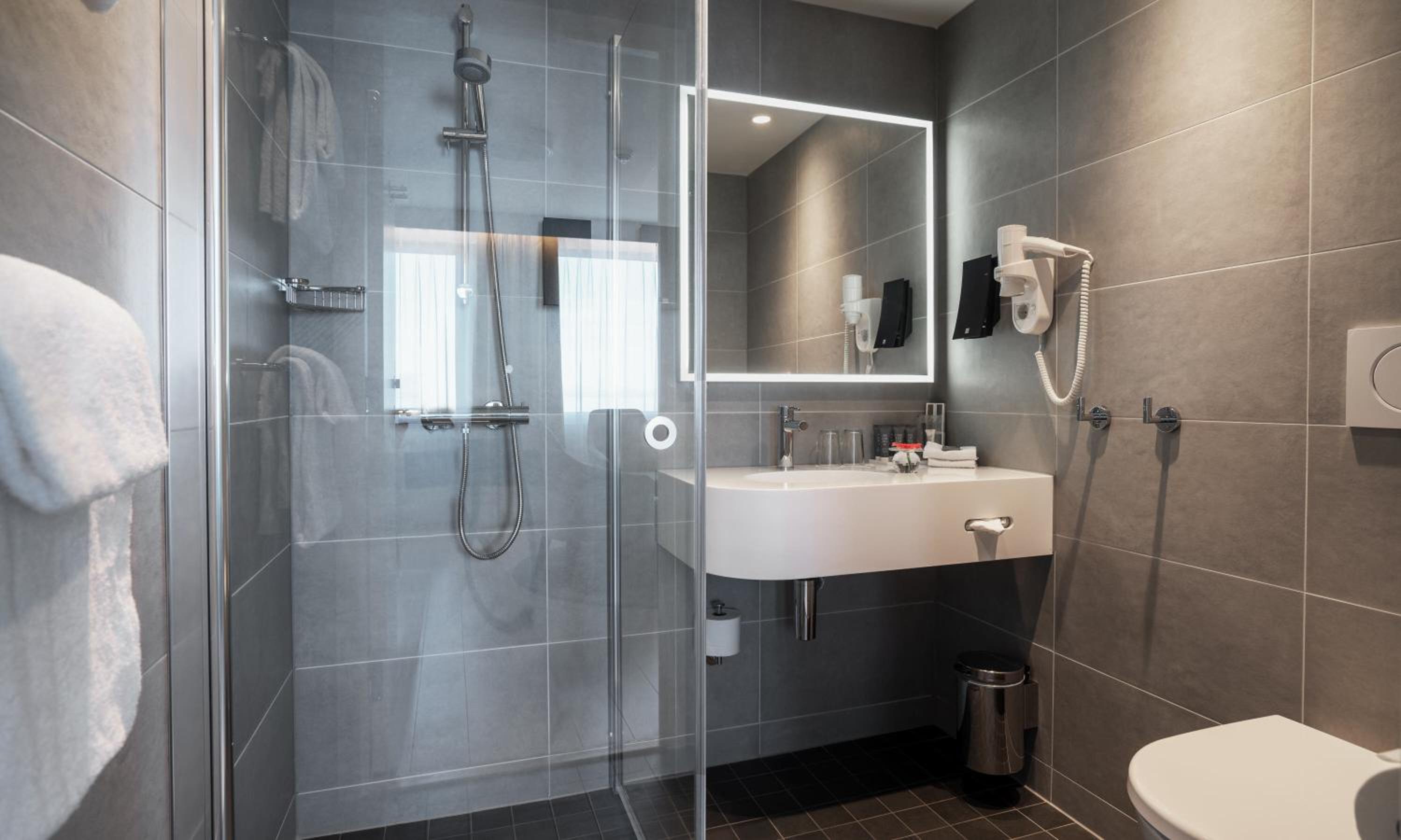 Suite - Photo 2
