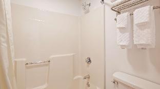 Two-Room King Suite with Sofa Bed and Full Kitchen - Non-Smoking - Photo 9