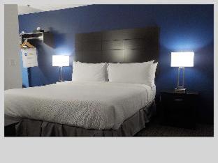 Queen Room - Pet Friendly/Non-Smoking - Photo 11