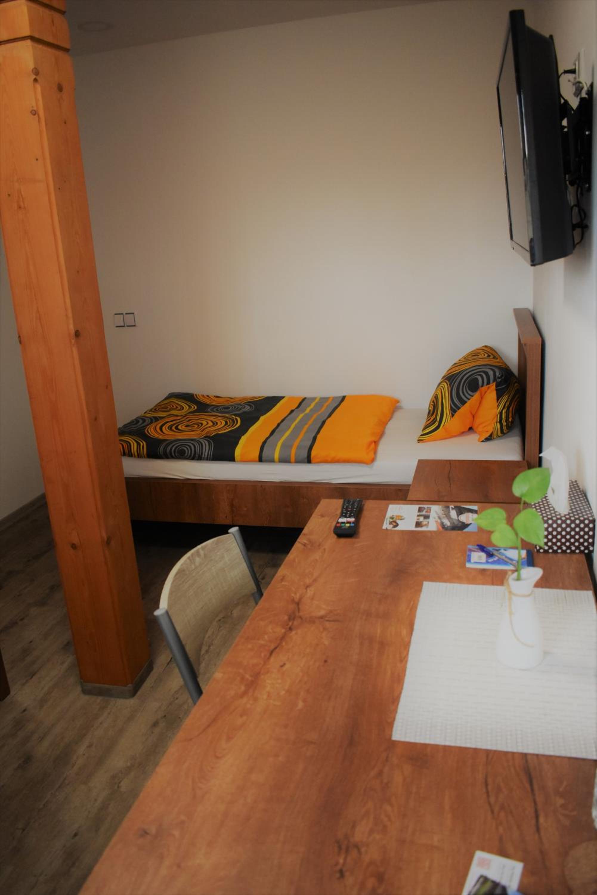 Twin Room with Private Bathroom - Photo 17