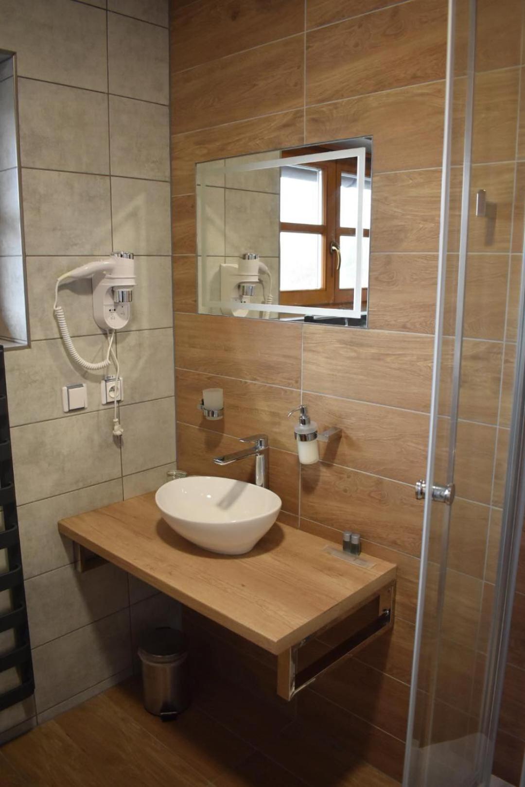 Twin Room with Private Bathroom - Photo 19