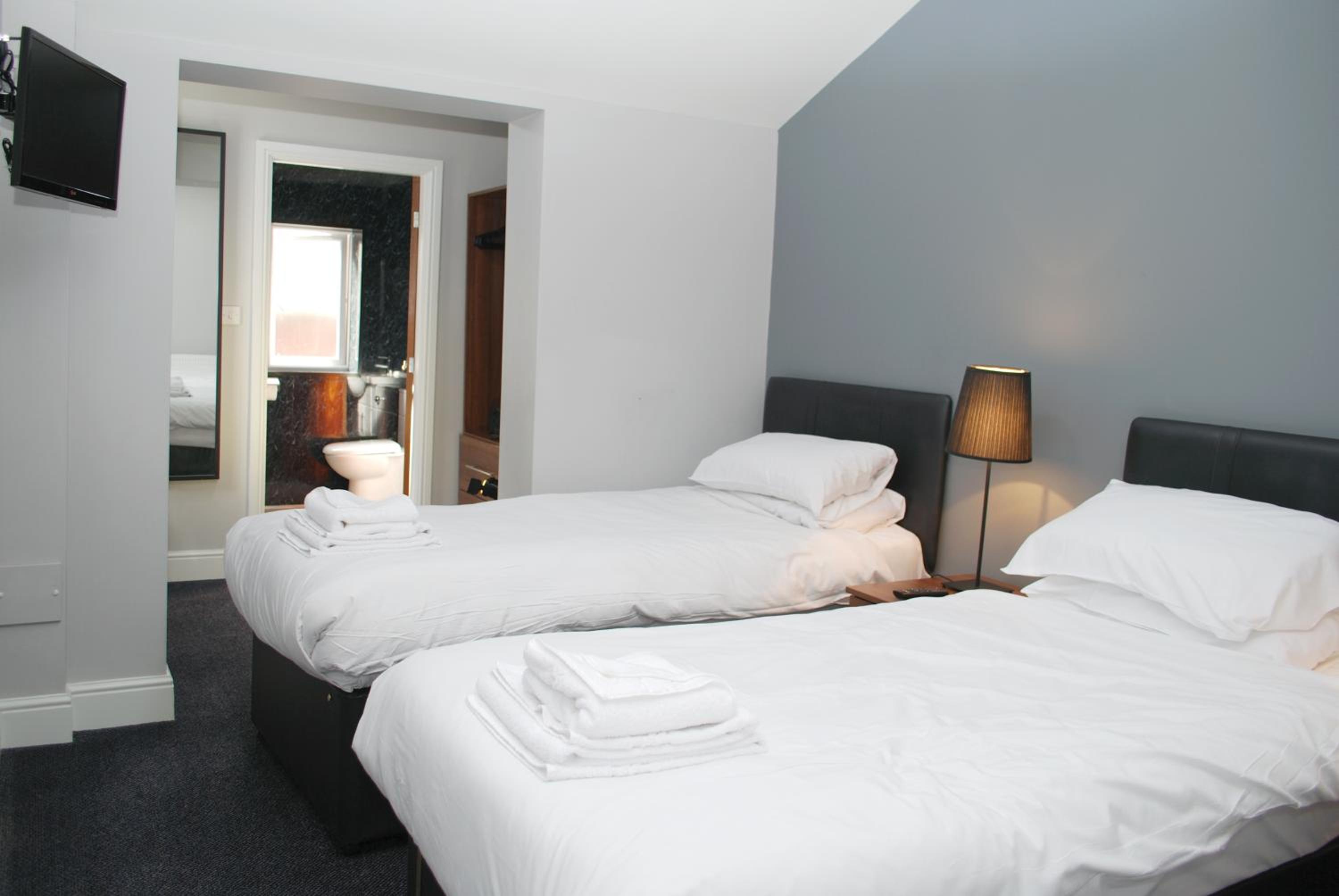 Twin Room - Photo 4