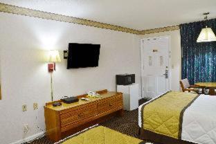 Standard Queen Room with Two Queen Beds - Non Smoking/Upper Floor - Photo 1