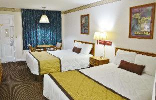 Standard Queen Room with Two Queen Beds - Non Smoking/Ground Floor - Photo 3