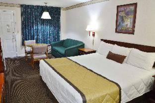 Standard King Room with Sofa Bed - Non Smoking - Photo 9