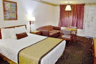Standard King Room with Sofa Bed - Non Smoking - Photo 7