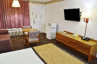 Standard King Room with Sofa Bed - Non Smoking - Photo 3