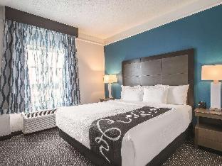 Deluxe King Room - Photo 1