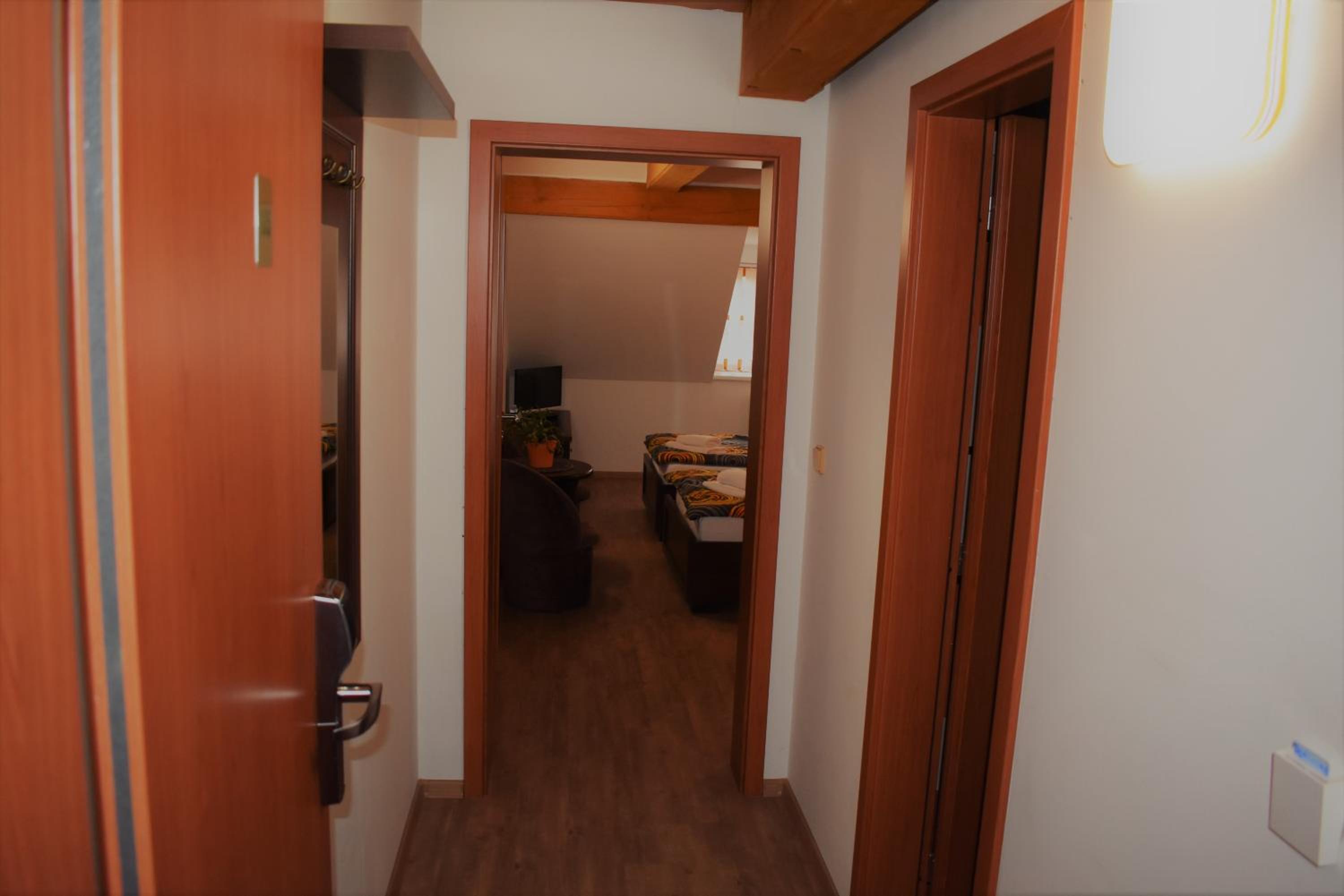 Twin Room with Private Bathroom - Photo 9