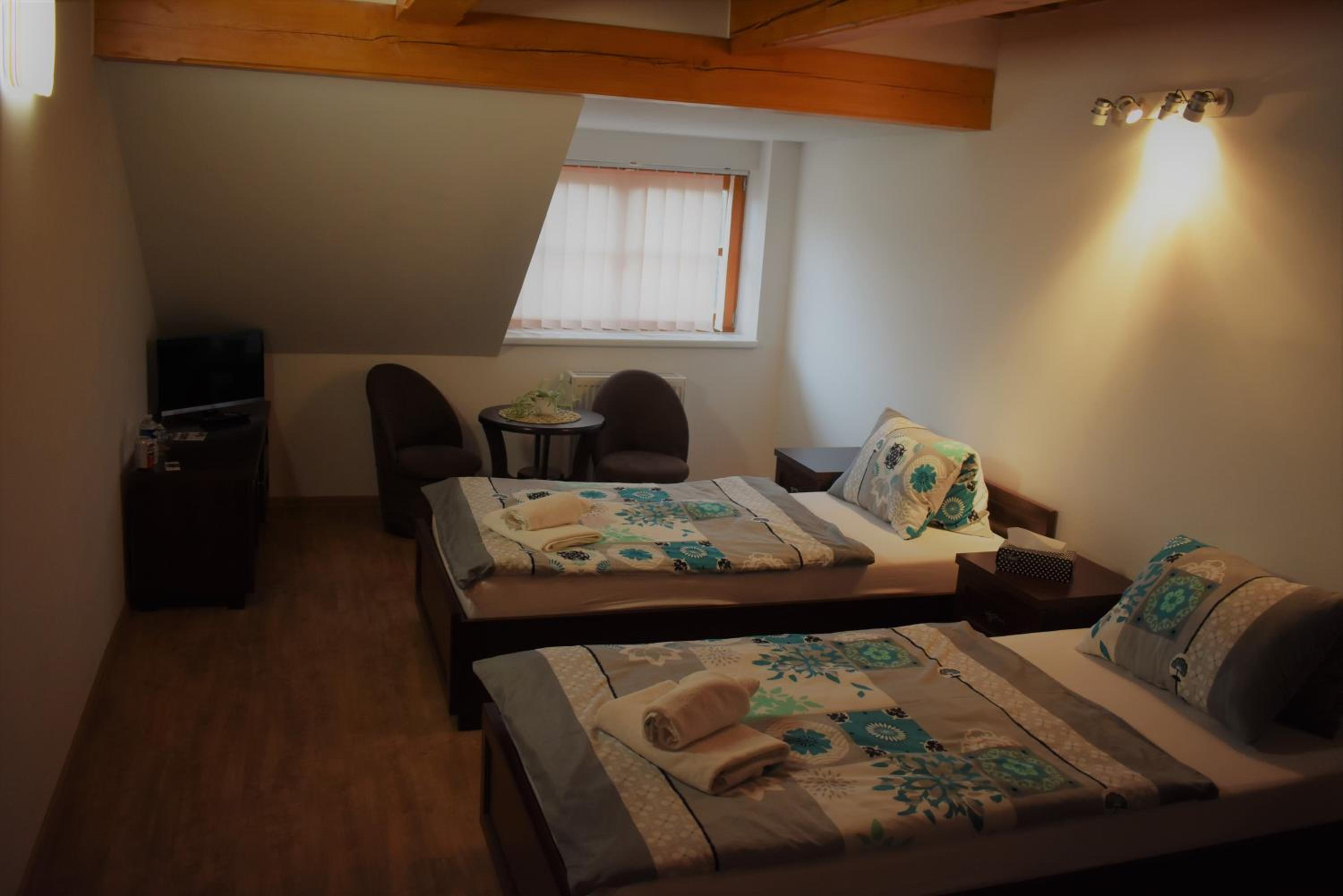 Twin Room with Private Bathroom - Photo 13