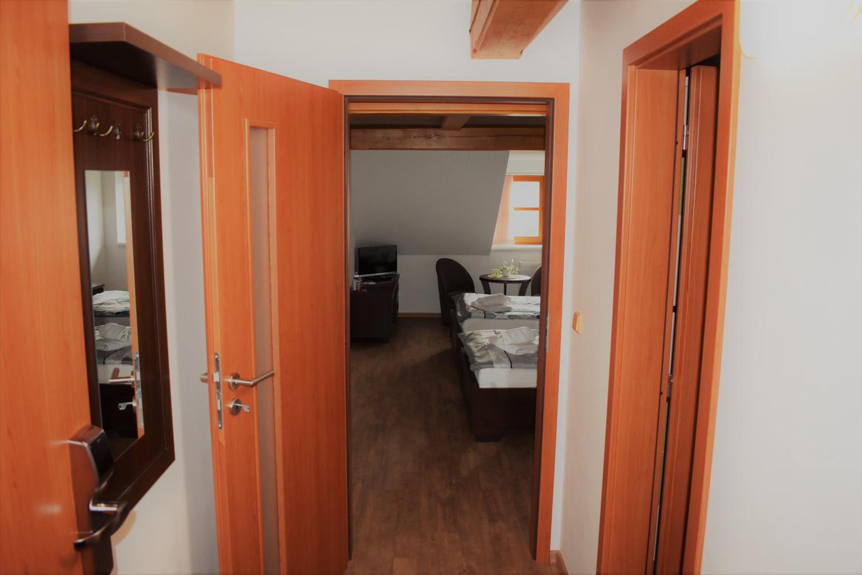 Twin Room with Private Bathroom - Photo 1