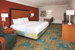 King Room with Bath Tub - Mobility Accessible/Non-Smoking