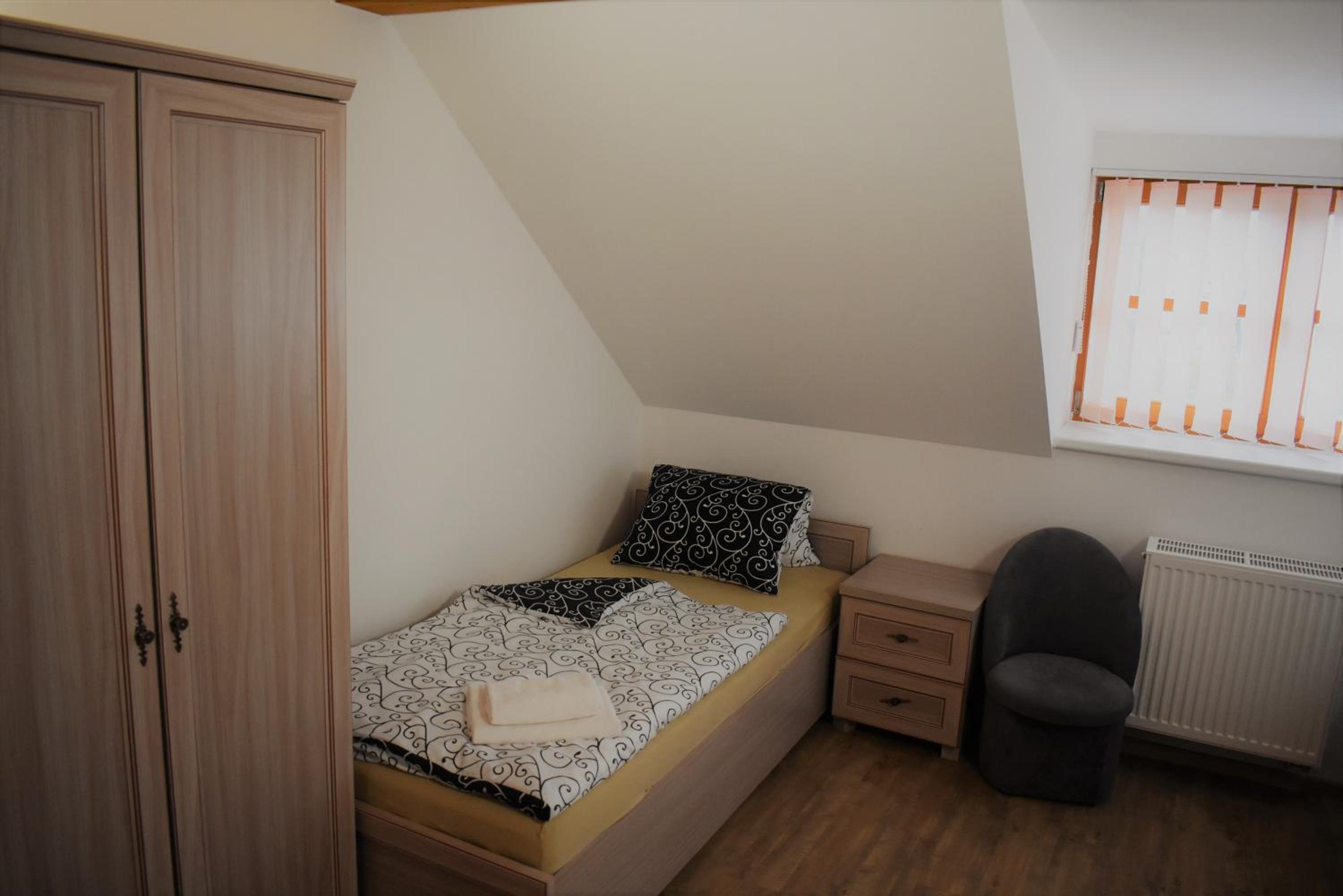 Twin Room - Disability Access - Photo 2