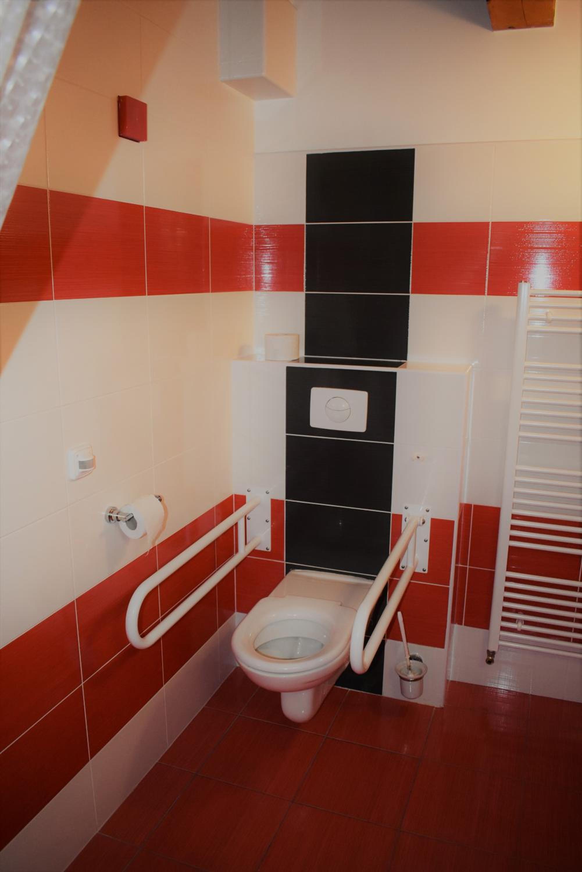 Twin Room - Disability Access - Photo 5