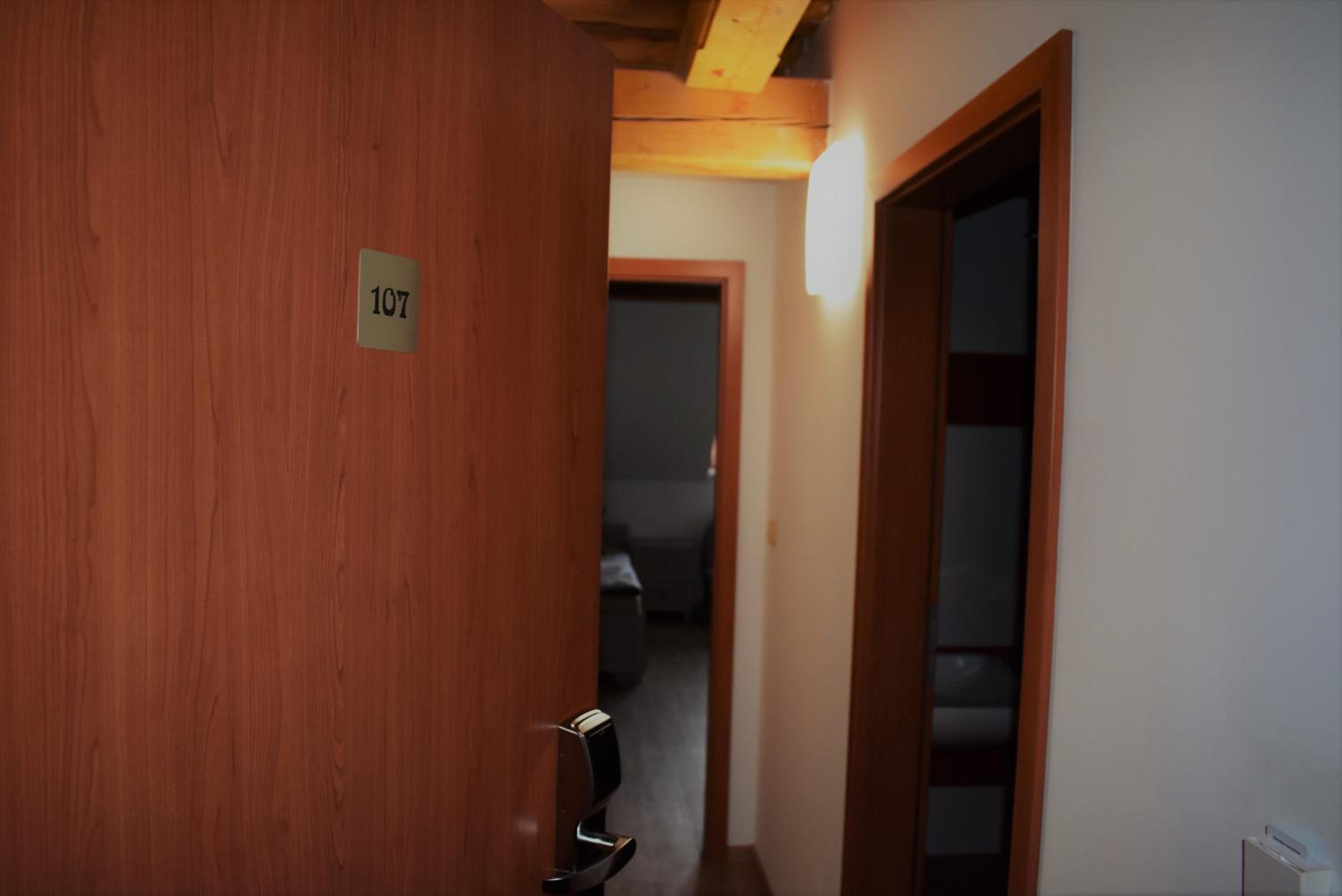 Twin Room - Disability Access - Photo 1