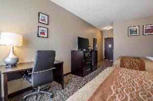 Queen Suite - Non Smoking photo 3