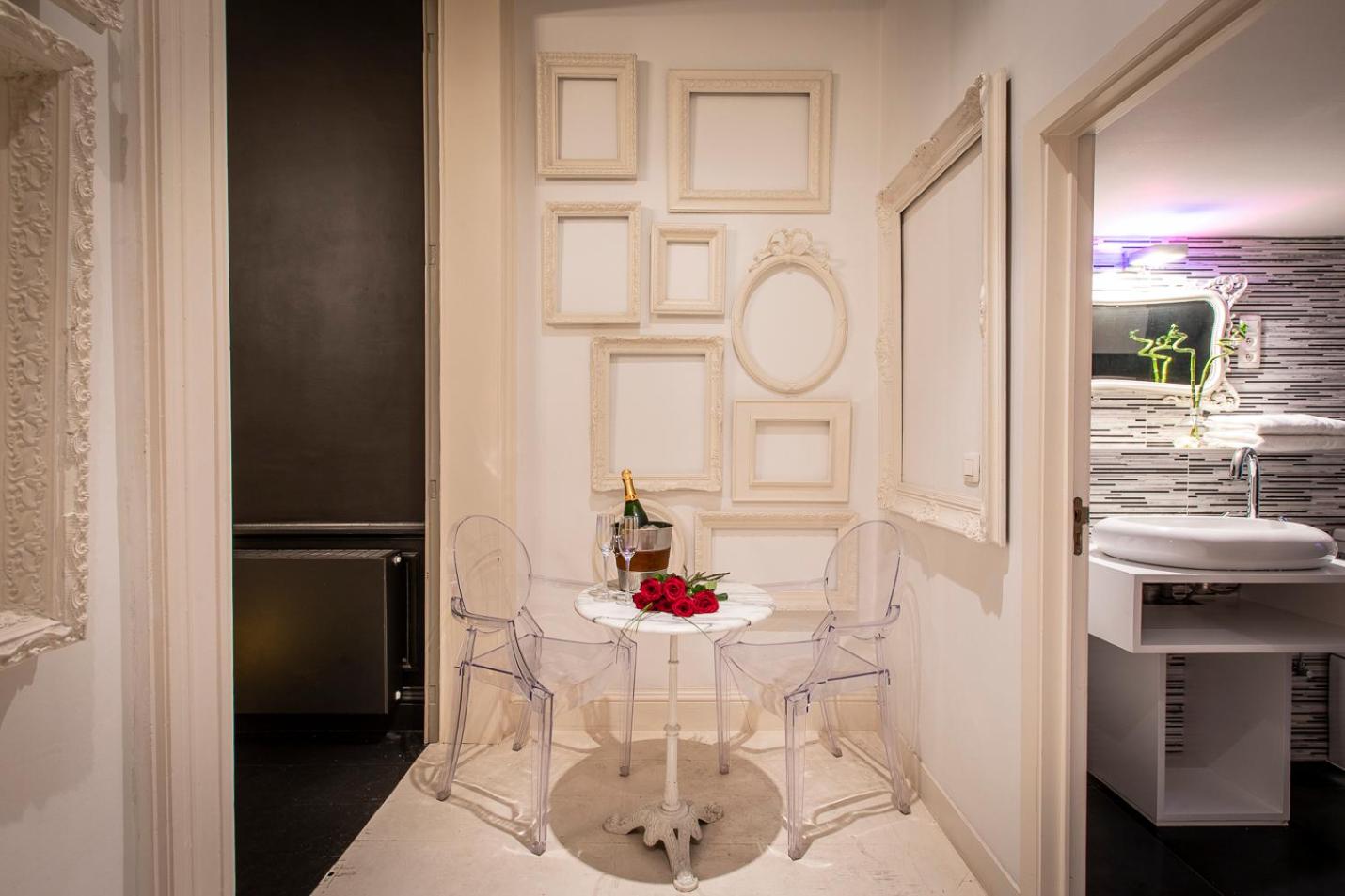Deluxe Suite with Spa Bath - Photo 3