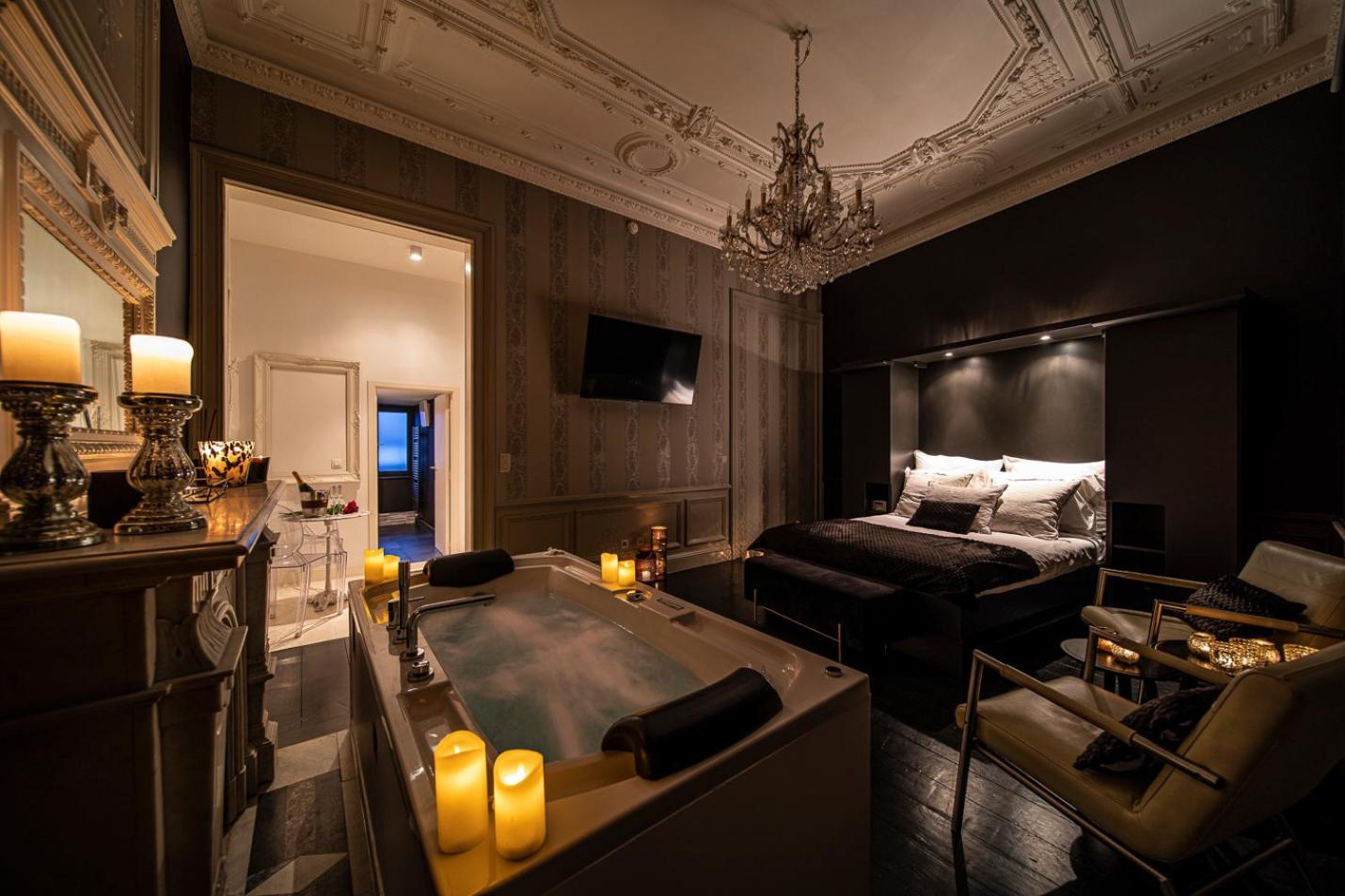 Deluxe Suite with Spa Bath - Photo 1