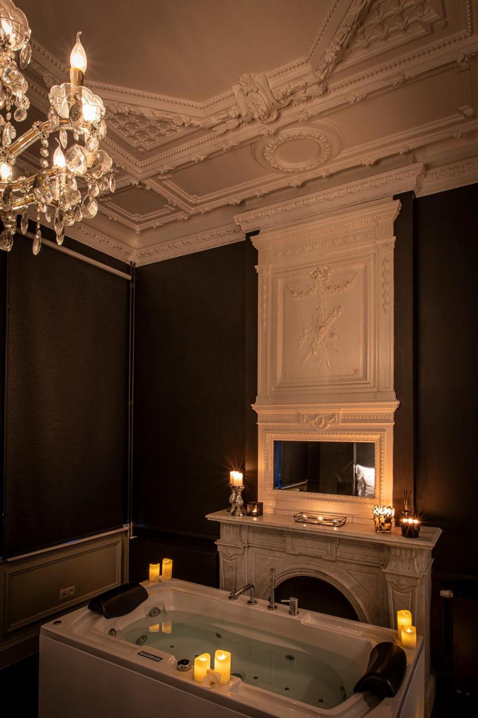 Deluxe Suite with Spa Bath - Photo 4