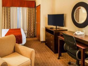 Family King Room with Tub -  Accessible/Non Smoking - Photo 4