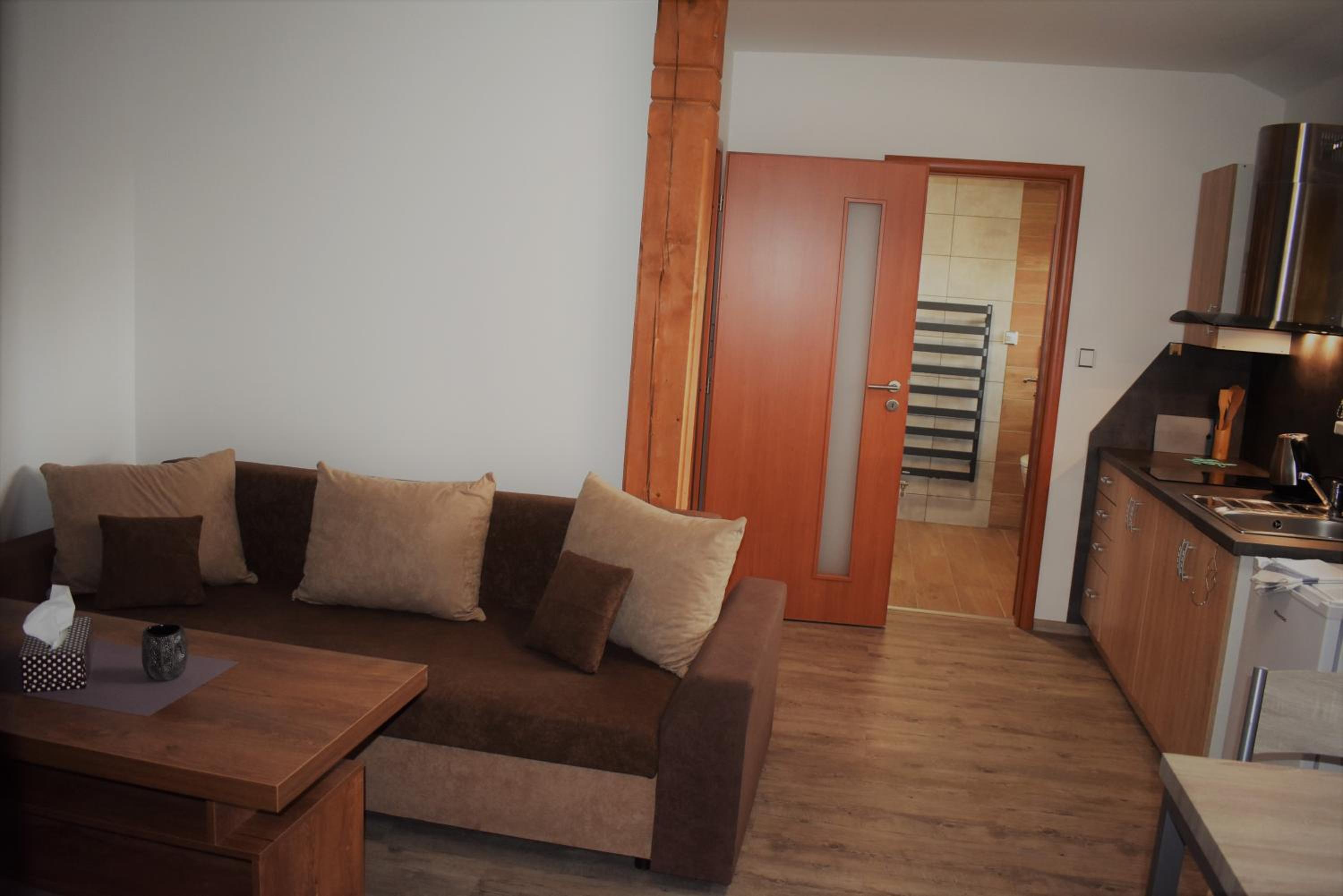 Apartment with Shower - Photo 5