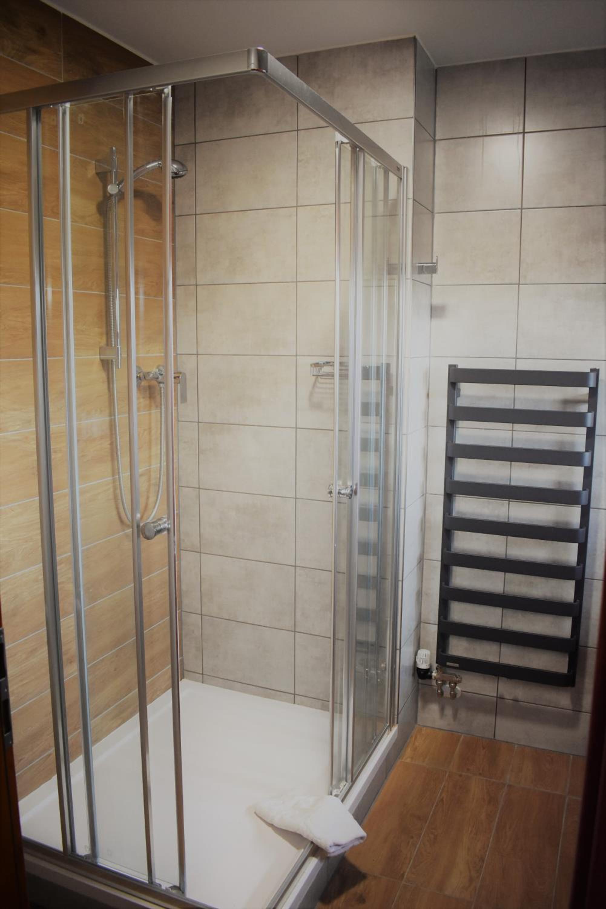 Apartment with Shower - Photo 7
