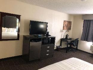 Deluxe King Studio Suite - Non-Smoking photo 2