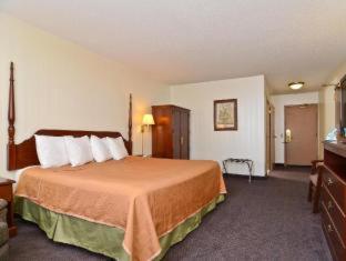 King Room with Tub and Grab Bars - Mobility/Hearing Accessible - Non-Smoking photo 2