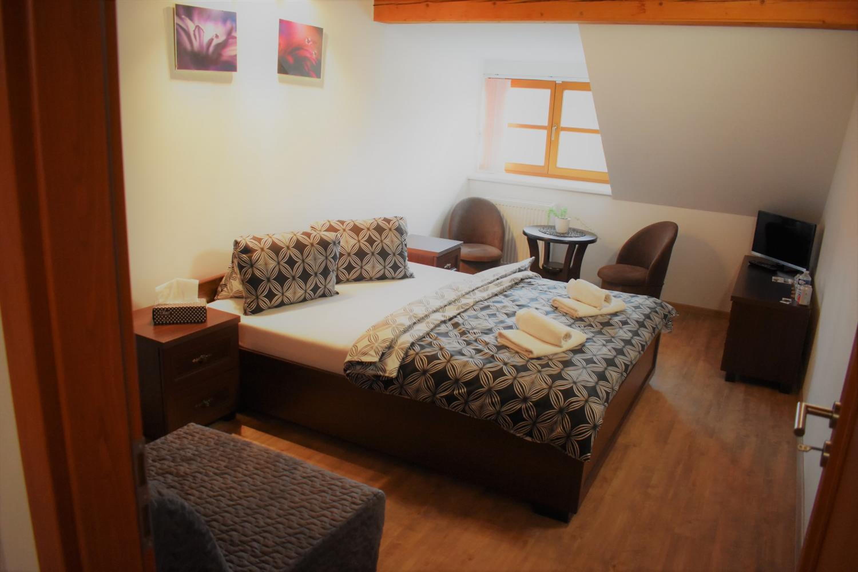 Double Room with Extra Bed - Photo 4