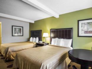 Double Room with Double Beds and Roll-In Shower - Disability Access/Non Smoking - Photo 6