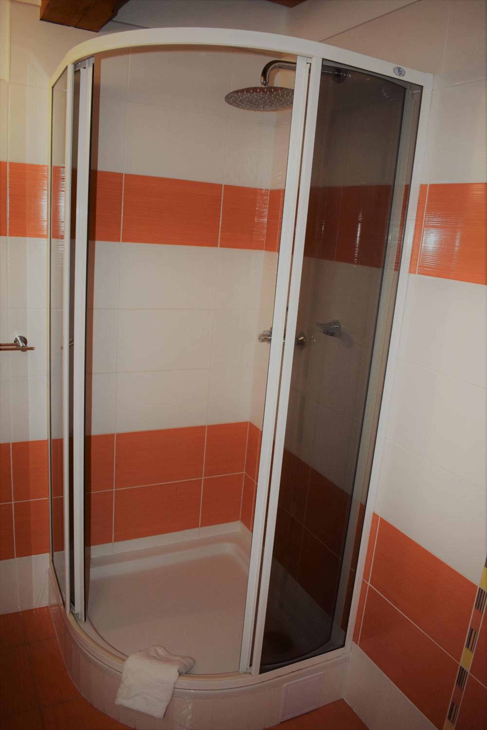 Twin Room with Extra Bed - Photo 4