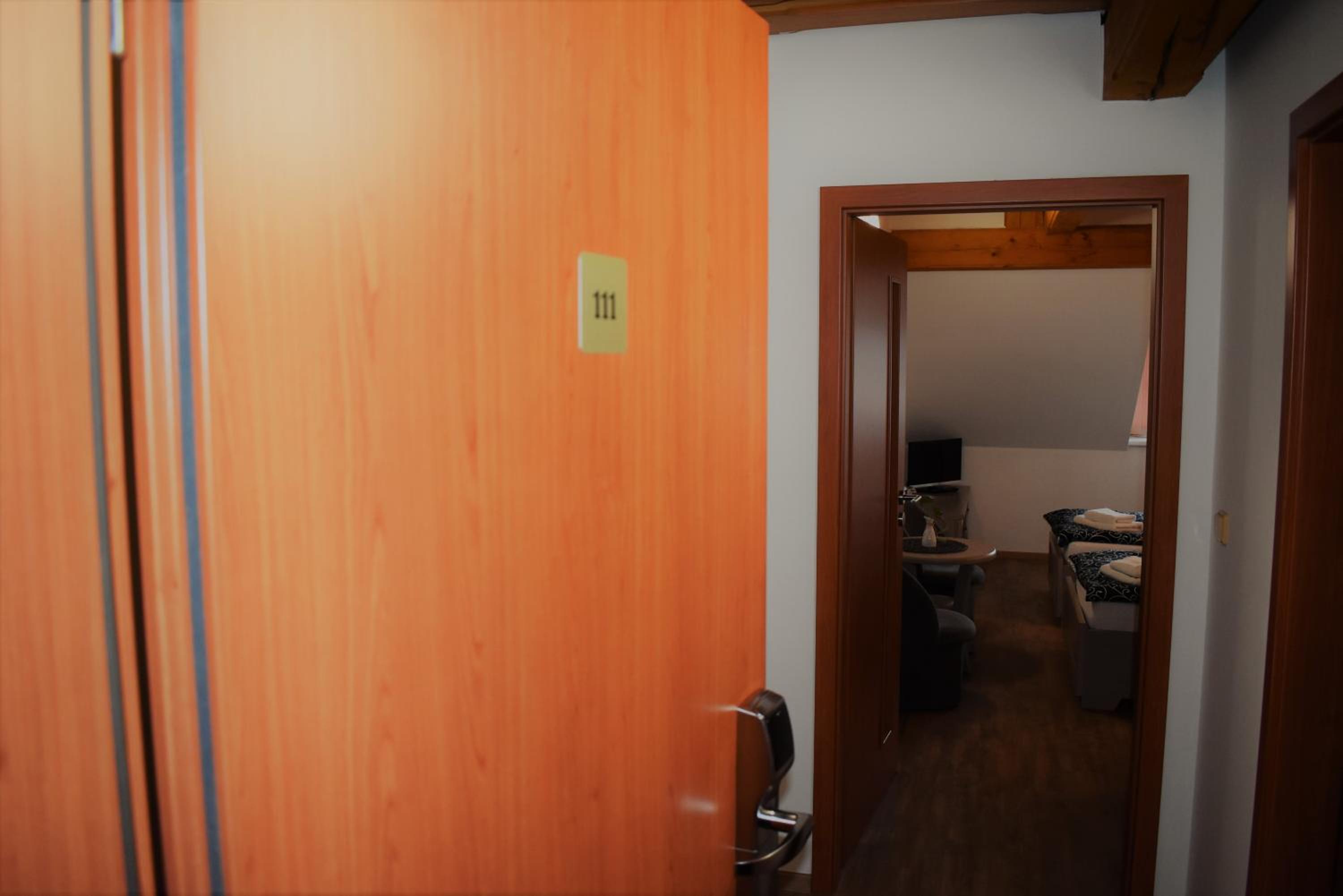 Twin Room with Extra Bed - Photo 1