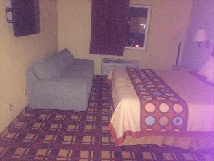 King Suite with Roll-in Shower - Mobility Access/Non-Smoking - Photo 3