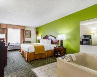 King Room with Whirlpool - Non-smoking photo 2
