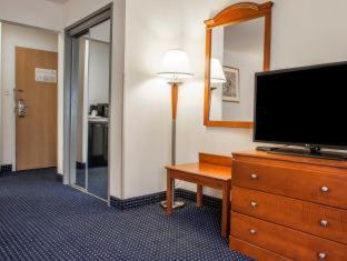 Quadruple Room - Non-Smoking - Photo 6