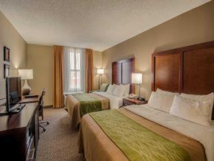 Queen Room with Two Queen Beds - Non-Smoking - Photo 5