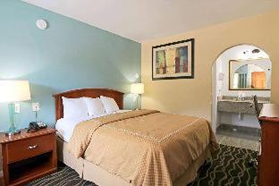 Deluxe King Room - Mobility Access/Non-Smoking