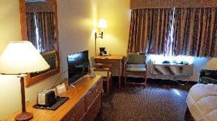 King Room with Roll-in Shower - Disability Access - Non-Smoking - Photo 9