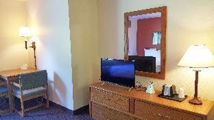 King Room with Roll-in Shower - Disability Access - Non-Smoking - Photo 3
