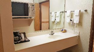 King Room with Roll-in Shower - Disability Access - Non-Smoking - Photo 6