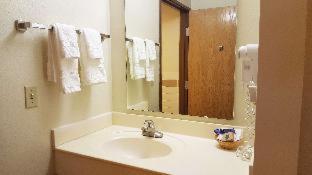King Room with Roll-in Shower - Disability Access - Non-Smoking - Photo 7