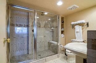 Superior Room with Two Queen Beds and Bath Tub - Non-Smoking photo 2