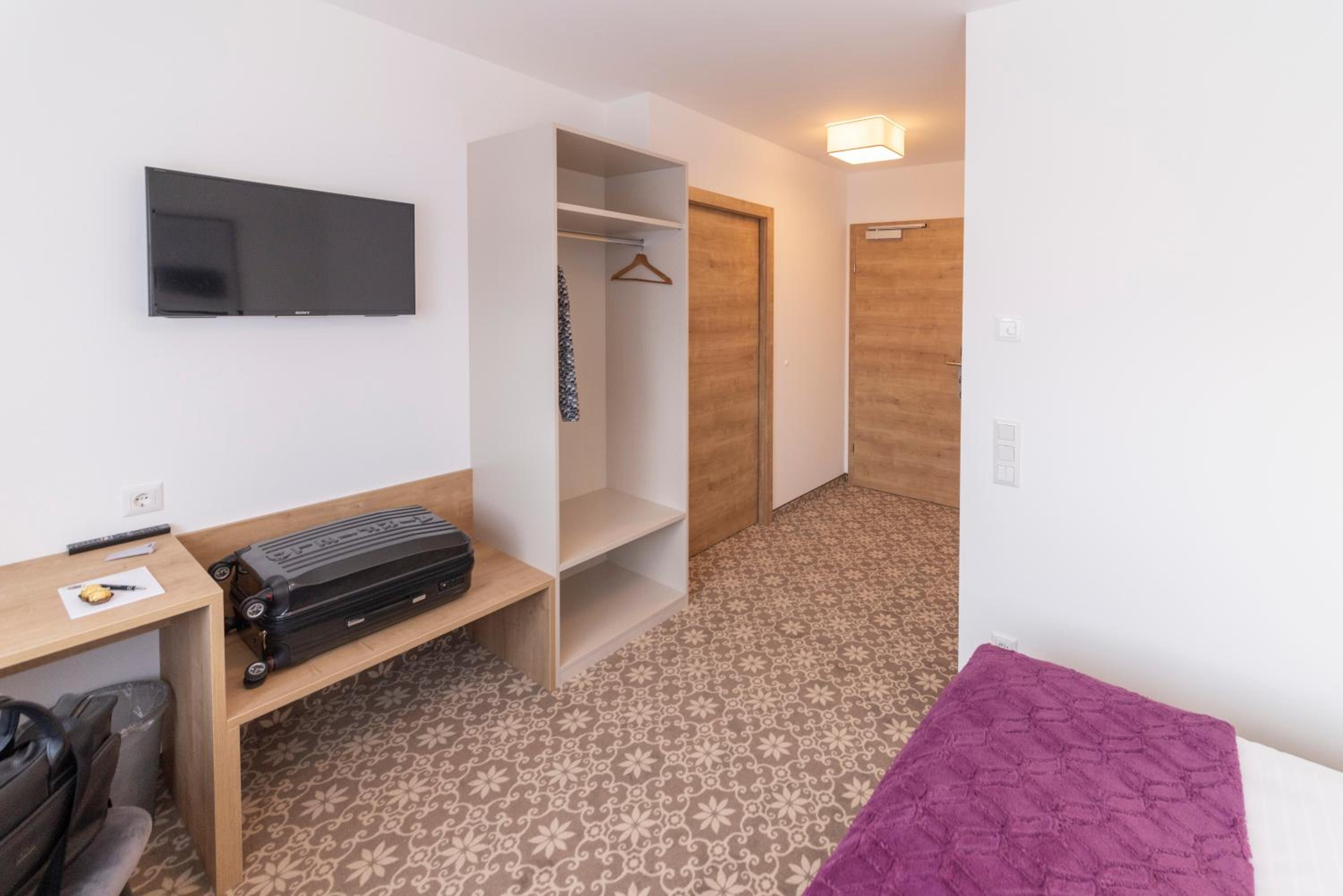 Deluxe Double Room - Photo 8