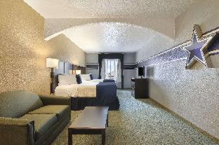 King Room with Bath Tub - Mobility Accessible/Non-Smoking - Photo 1