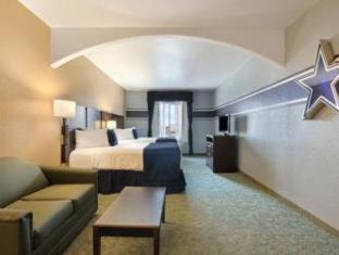 King Room with Bath Tub - Mobility Accessible/Non-Smoking - Photo 2