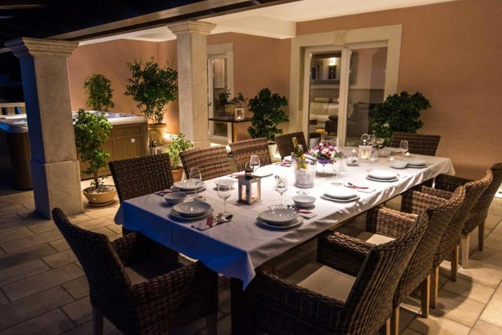 Villa photo 2