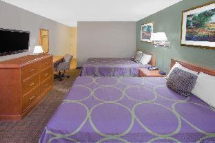 Queen Room with Two Queen Beds - First Floor/Non-Smoking - Photo 1