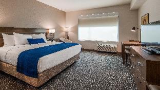 Queen Room with Two Queen Beds, Mobility Access and Bathtub with Grab Bars, Non-Smoking thumbnail 6