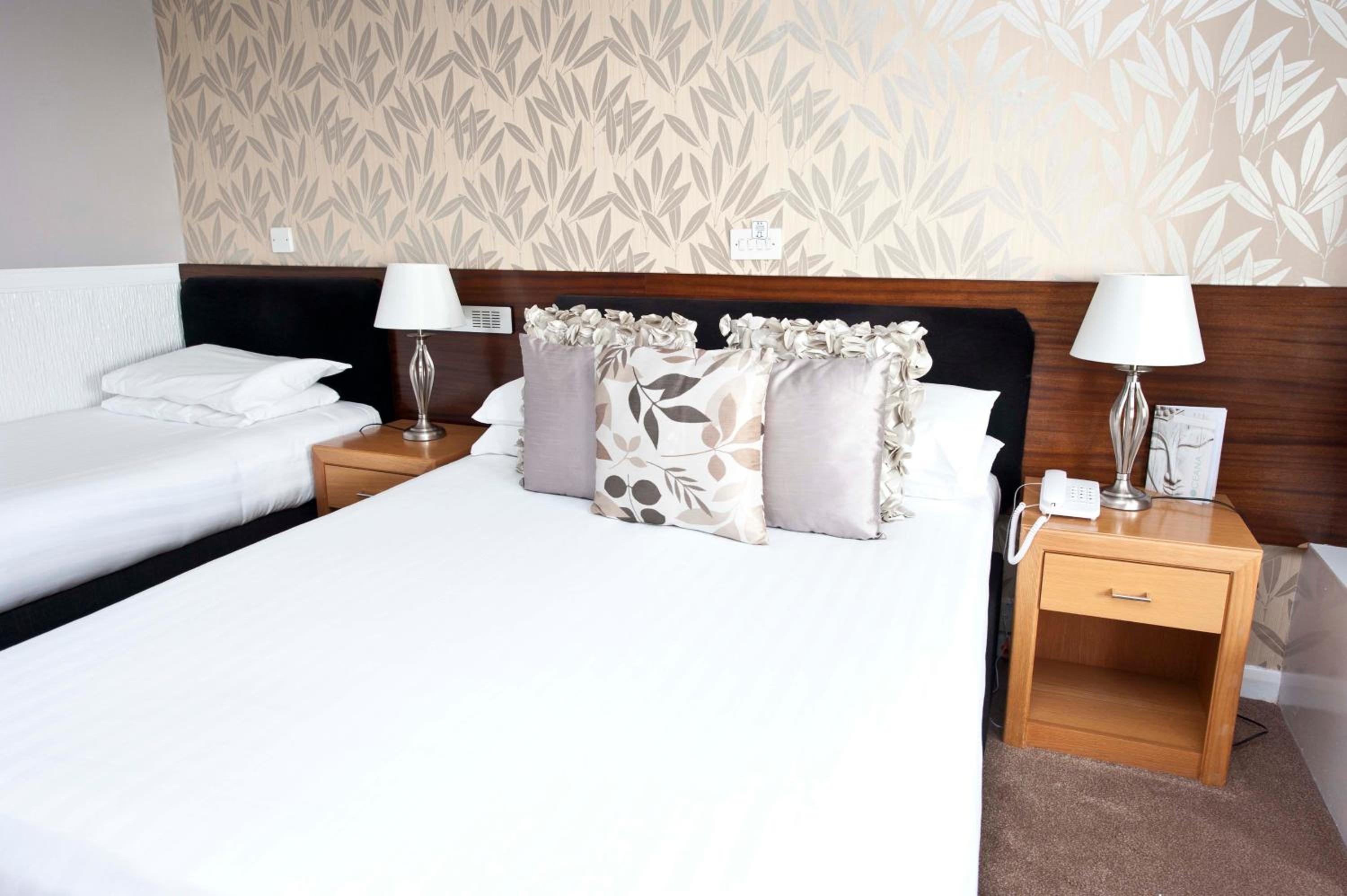 Standard Family Room (2 Adults + 1 Child) - Photo 2